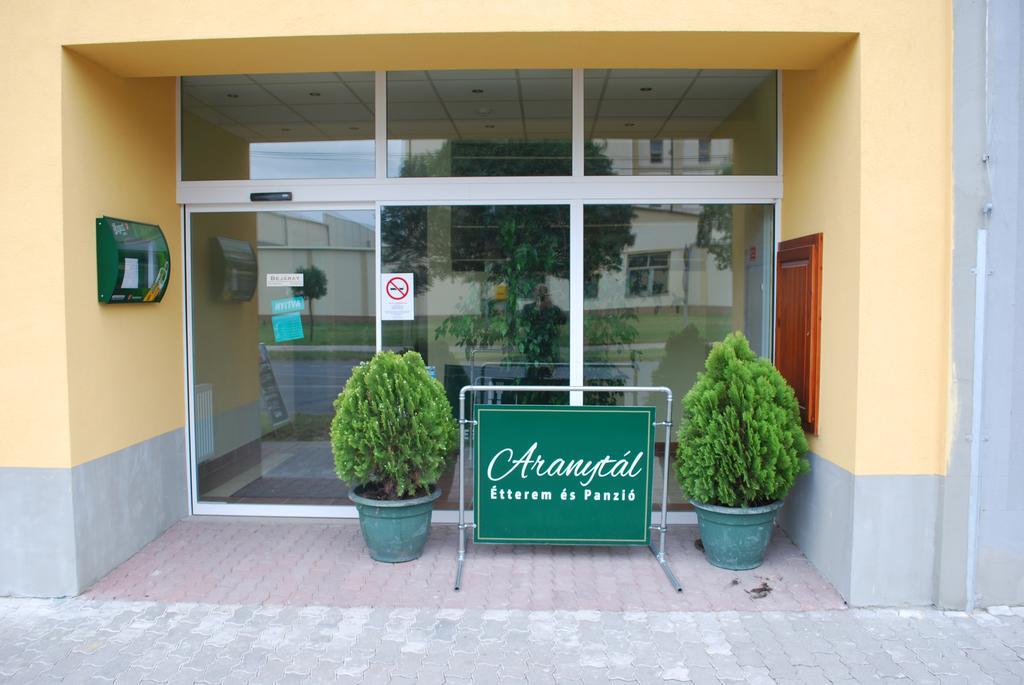 Aranytal Panzio Nocľah s raňajkami Komarom
